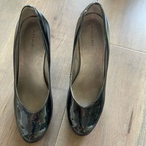 Tahari Black Patent Pumps. Size 7.5.